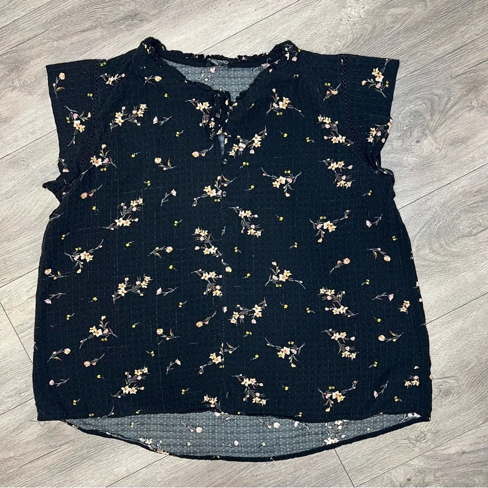 Buffalo David Bitton Black Floral Flowers Blouse T-Shirt Chest Tie Women's M - Picture 1 of 11